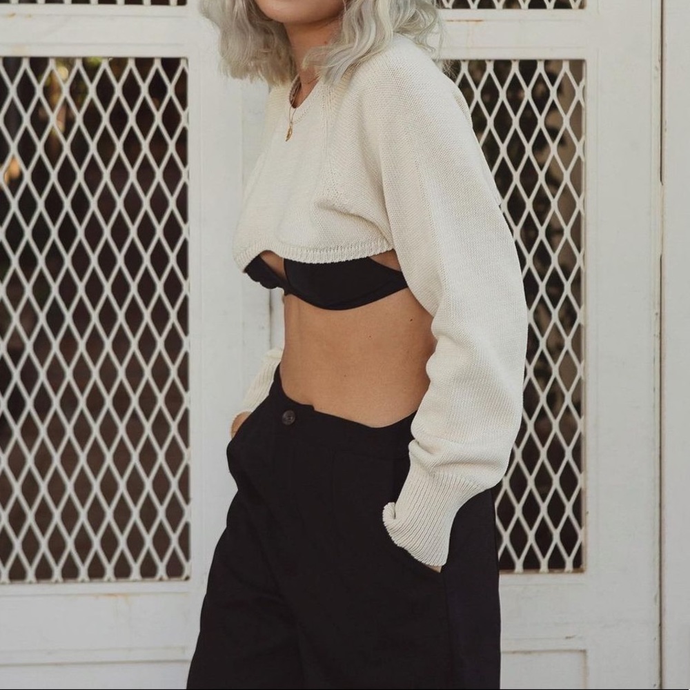 MEET ME CROPPED KNIT TOP